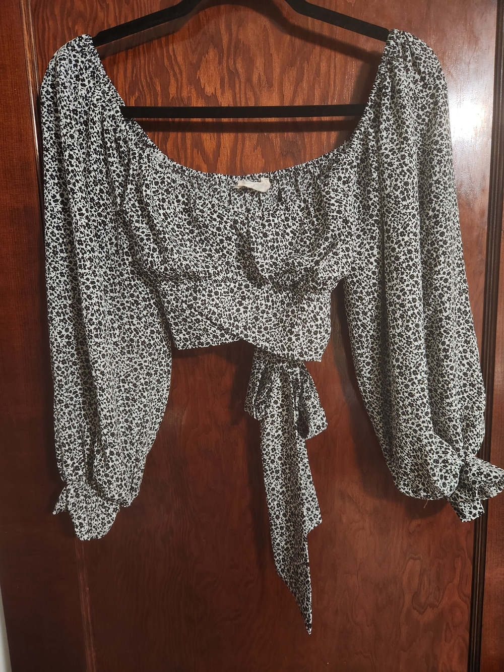 Altar'd State NWOT Black & White Ditsy Floral Wrap Tie Crop Top Small